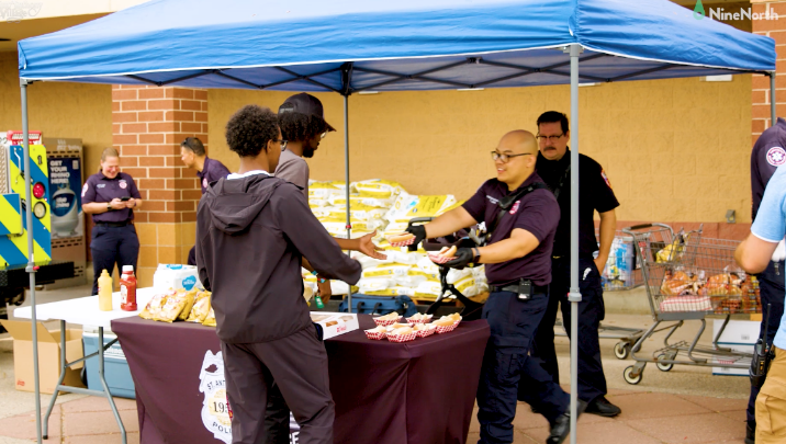Thumbnail image for Hot Dogs with St. Anthony Police & Fire